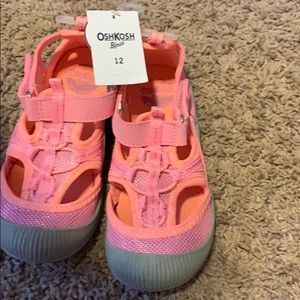 Oshkosh kids sandals/water shoes